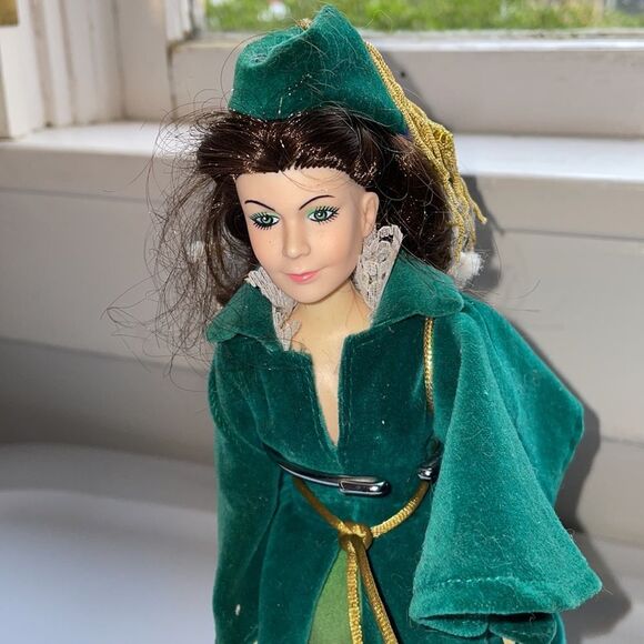 Vintage 1989 World Doll Scarlett O’Hara in green portieres dress doll on stand - Picture 2 of 7